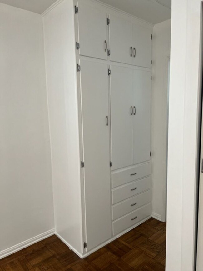 Building Photo - 2709-2711 Broadway Ave