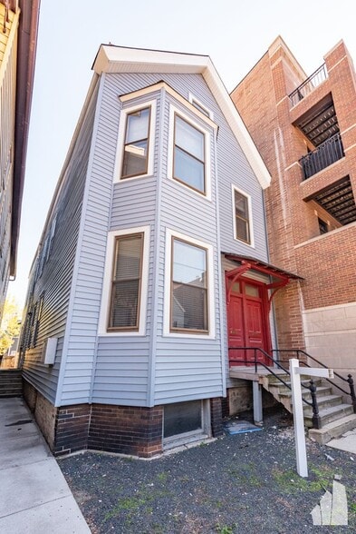 Building Photo - 1431 W Belmont Ave