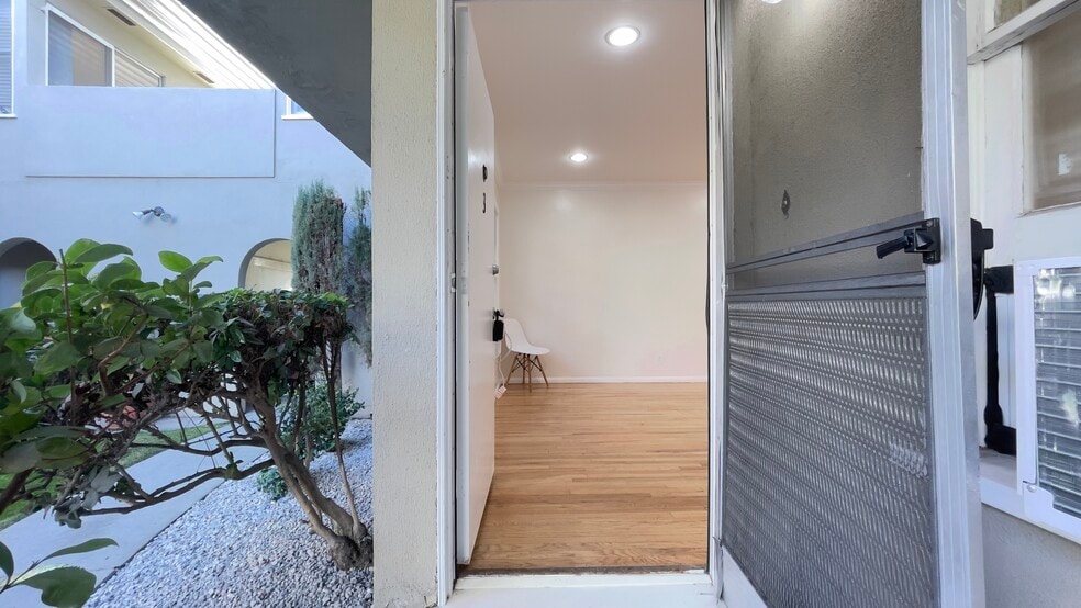 Building Photo - Venus Property Inv.