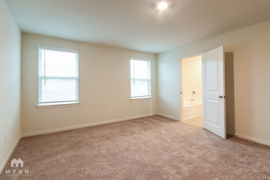 Building Photo - 556 Solomon Ln