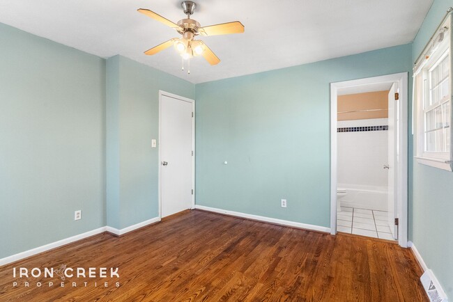 Building Photo - Adorable 3-Bedroom House in West Asheville