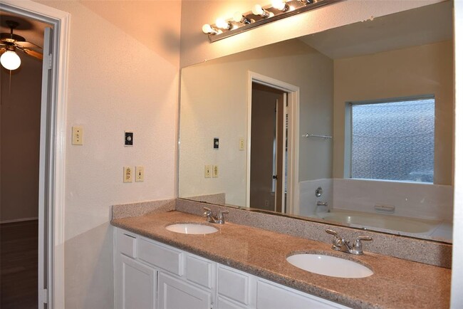 Building Photo - 2811 Grants River Cir