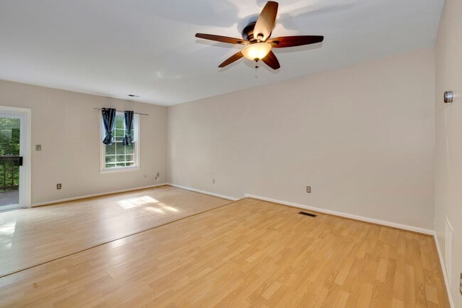 Building Photo - 3 Bed 2.5 Bath - Gaithersburg Townhouse - Finished Basement