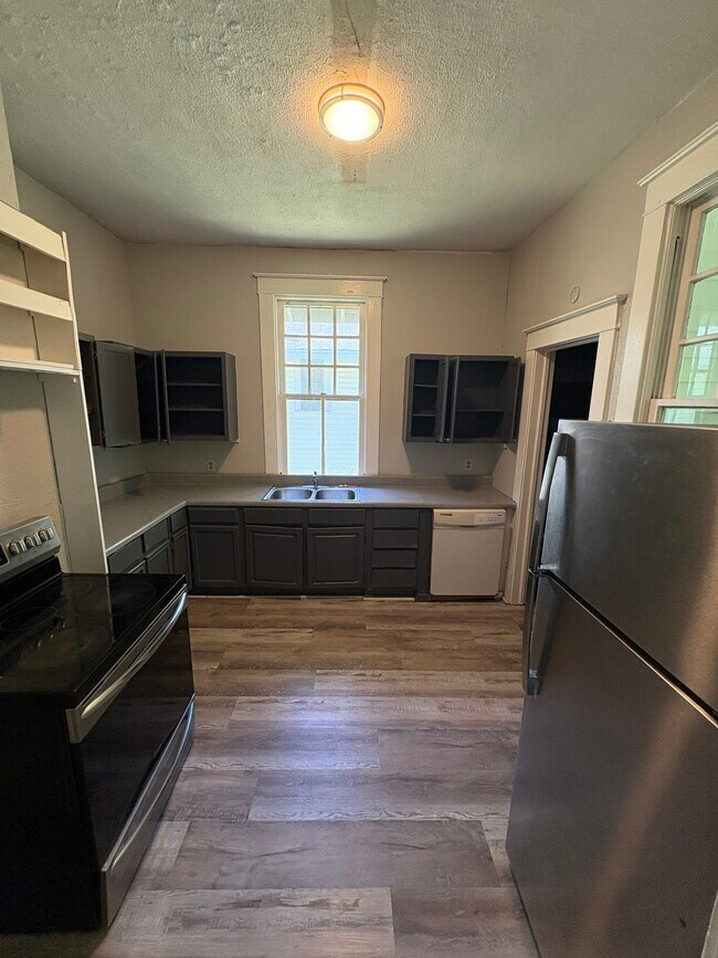 Building Photo - 2009 Palmetto St