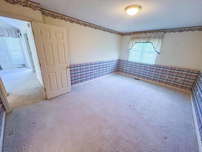 Building Photo - 2138 Valley Dr