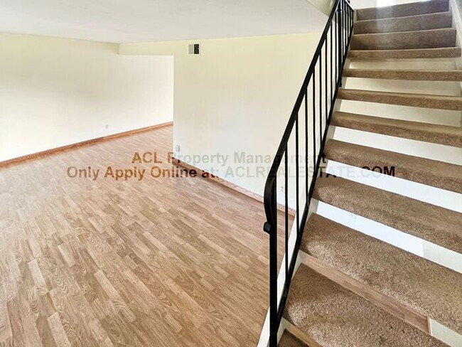 Building Photo - Spacious & Upgraded 4-Bedroom Townhouse in...