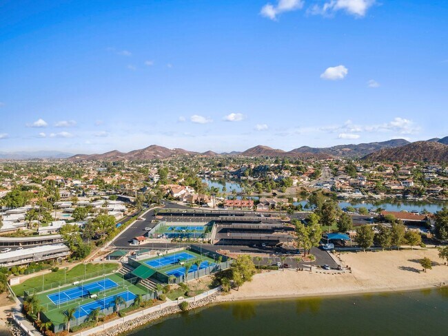 Building Photo - CANYON LAKE 3 BED 2 BATH ON GOLF COURSE