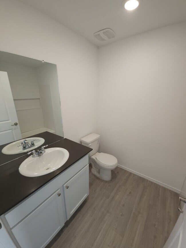 Building Photo - SA- Texas A&M Area / Vida Subdivision