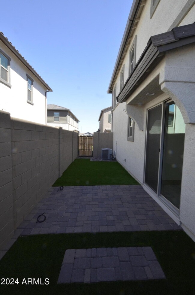 Building Photo - 1306 W Sparrow Dr