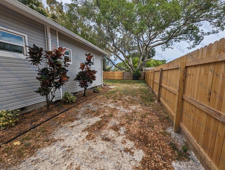 Side yard - 2608 19th Ave W