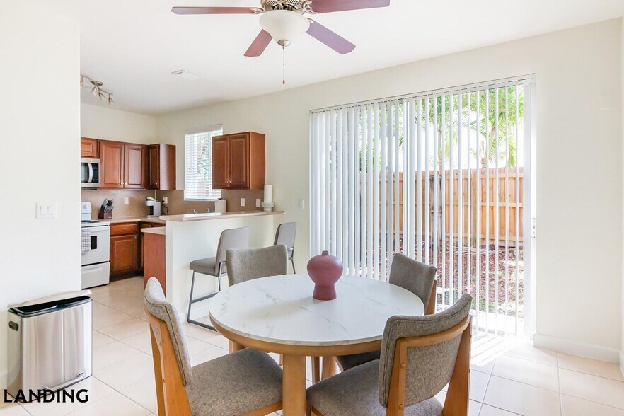 Building Photo - 1140 SE 24th Rd