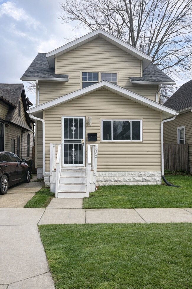 Building Photo - 932 Waverly Ave