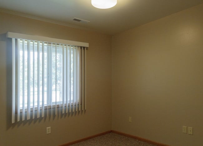 Building Photo - Legacy Creek Townhomes