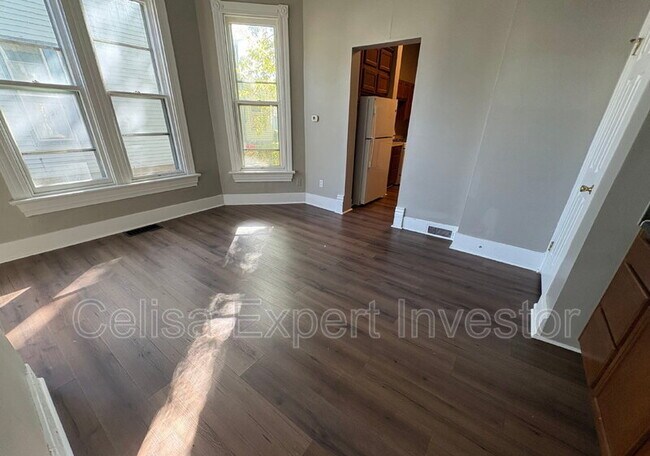 Building Photo - 125 W Creighton Ave