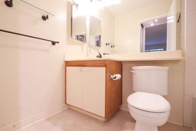 Building Photo - 2 bedroom 2 bath Condo in great neighborhood $3500