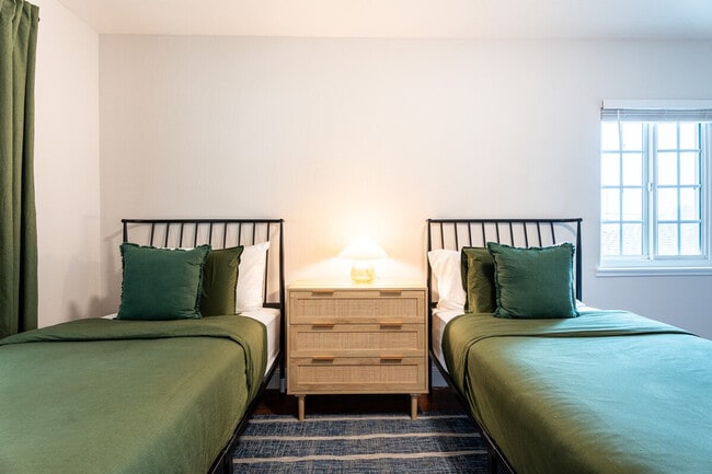 Building Photo - 1004 Airport Blvd