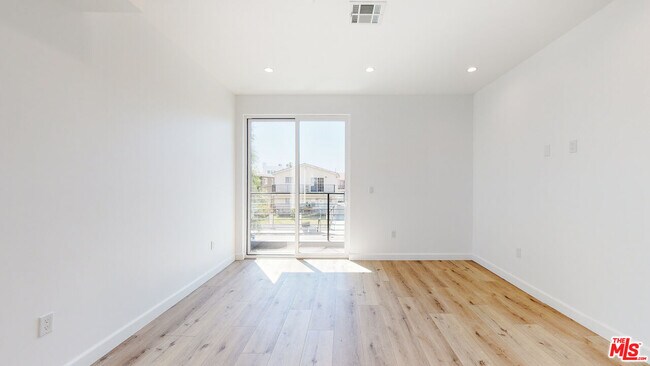 Building Photo - 2304 Hauser Blvd