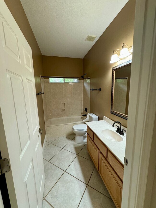 Building Photo - 217 Sweetwater Run