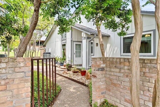 Building Photo - 1702 Coturnix Dr