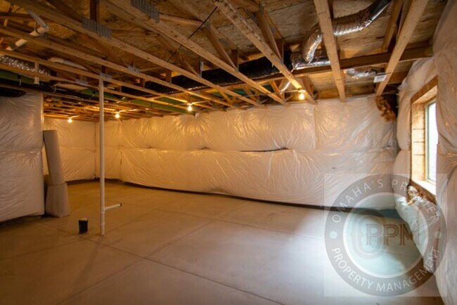 Building Photo - HUGE 3Bd/3Ba House in Bennington, NE!