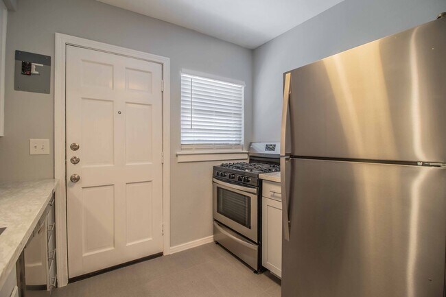 Building Photo - CHARMING 2 Bedroom, 1 Bathroom Arlington H...