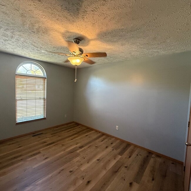 Building Photo - Beautiful 3 bedroom 2 Bathroom home in Wil...