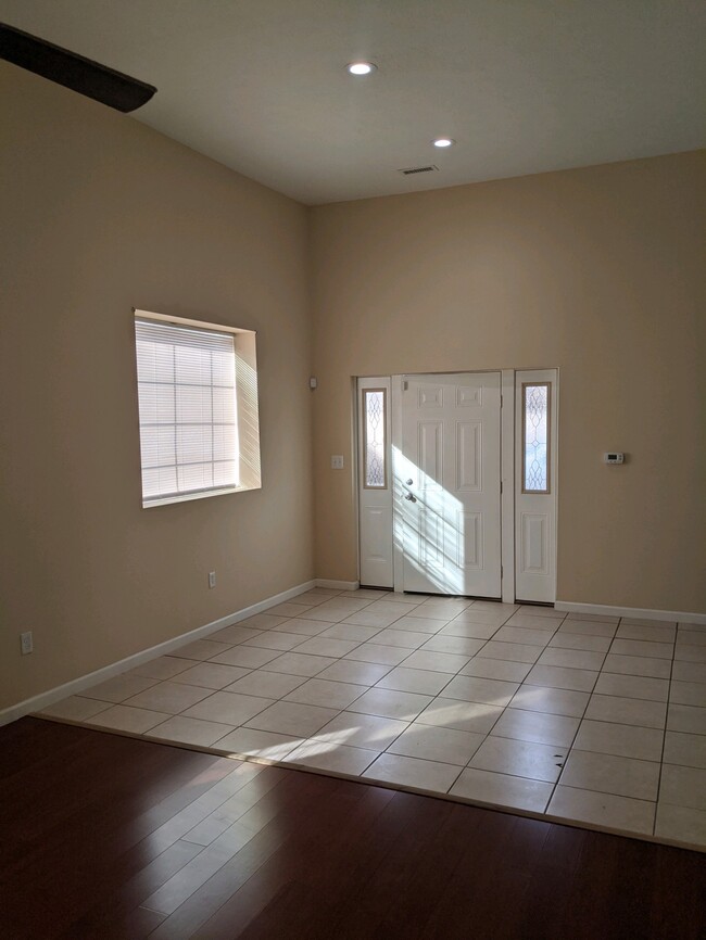 Building Photo - 3326 Ruckle St