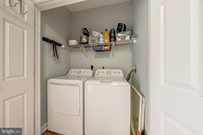 Building Photo - 42461 Rockrose Square