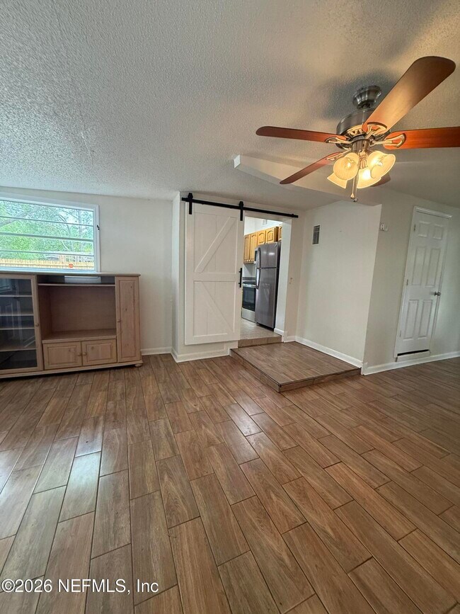 Building Photo - 909 La Marche Dr