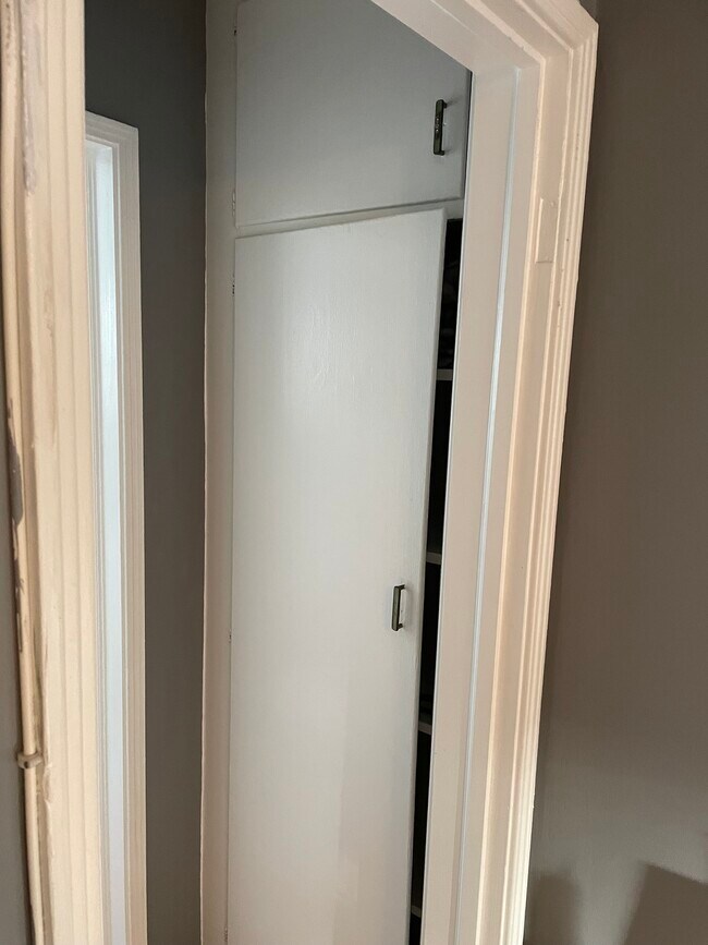 linen closet, too - 1443 10th St