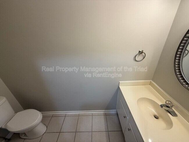 Building Photo - 2425 Tantelon Pl