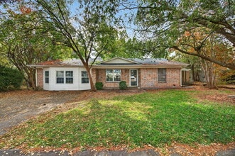 Building Photo - 218 Kansas St