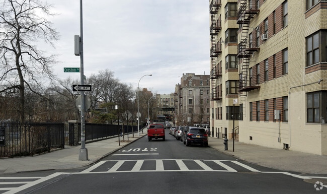 Building Photo - 65 E 193rd St