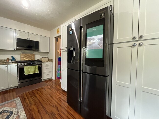 Building Photo - Comfortable Living in Bethany with Two Separate Units, Expansive 0.45-Acre Lot & Versatile Detach...