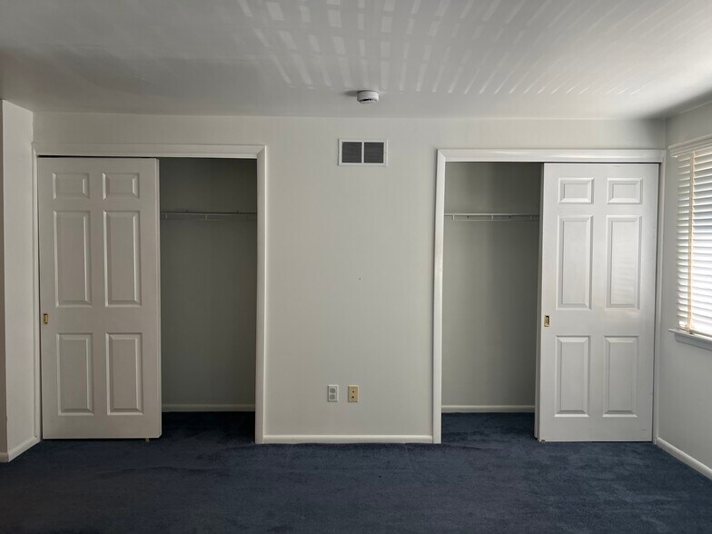 Building Photo - 919 Putnam Blvd