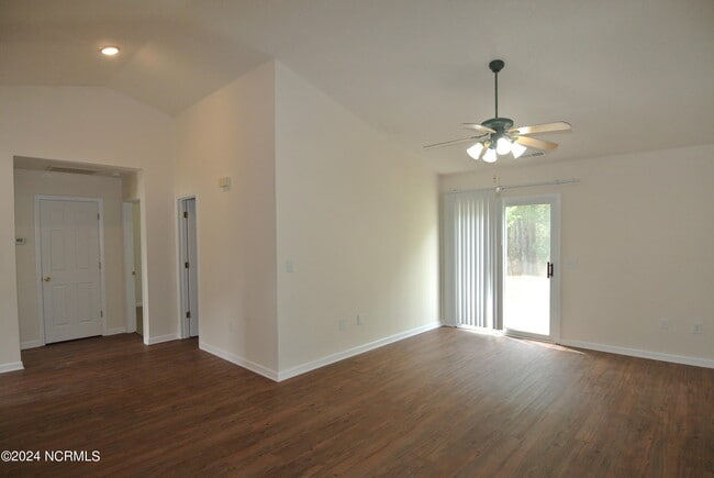 Building Photo - 1479 RaceTrack Rd