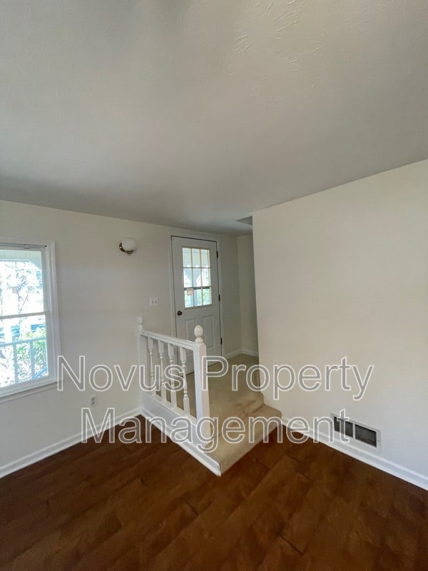 Building Photo - 121 Chipley Creek Dr