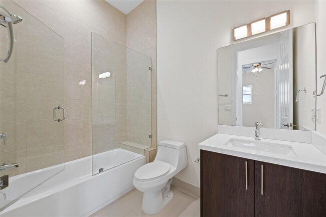 Building Photo - 1434 SW 4th Ave