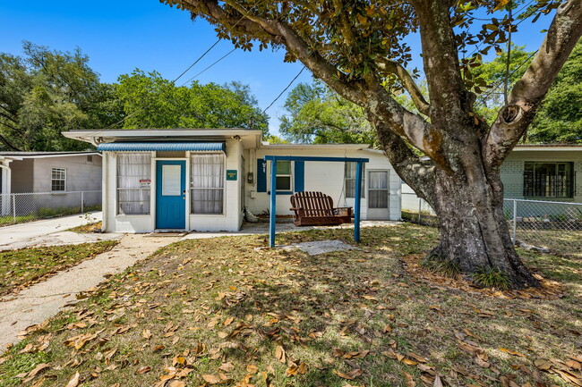 Building Photo - 3233 Dellwood Ave