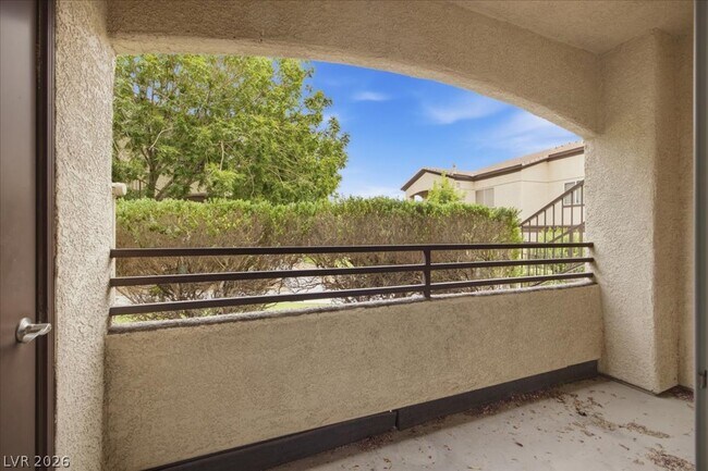 Building Photo - 2291 W Horizon Ridge Pkwy