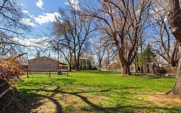 Building Photo - 334 W Willox Ln