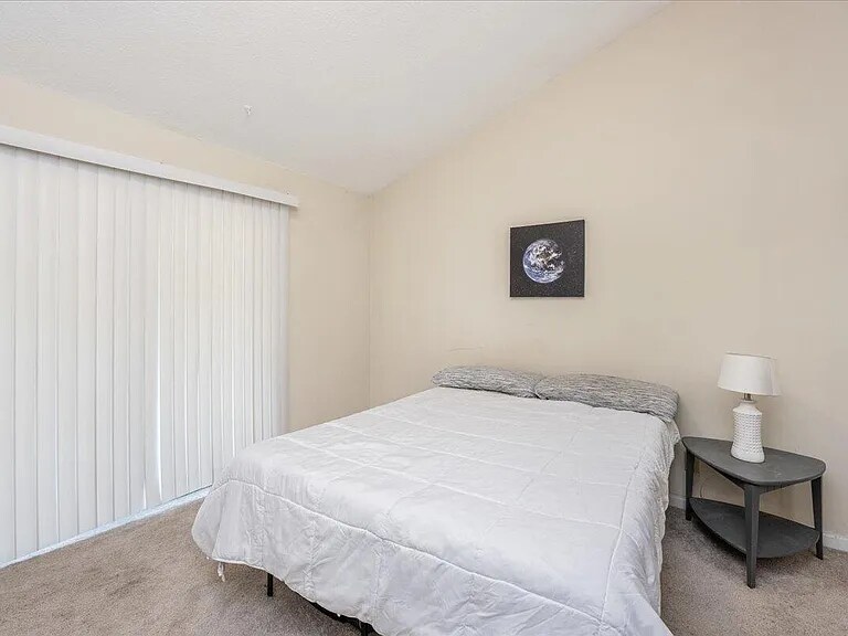 Building Photo - Room in Duplex on Spring St