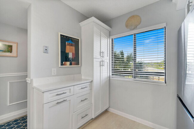 Building Photo - 601 Seafarer Cir