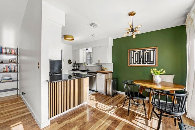 Building Photo - 6803 Castlekeep Way