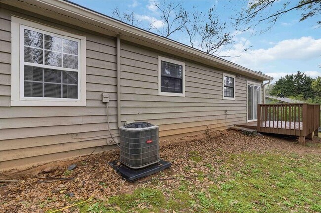 Building Photo - 442 Booth Cir SW