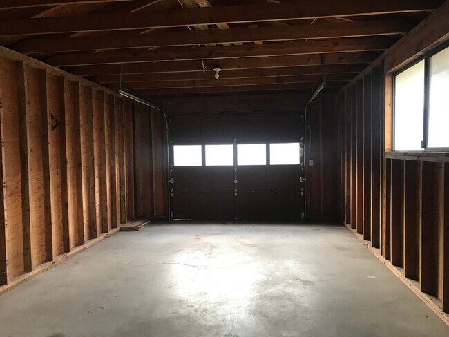 Building Photo - 117 N 7th St