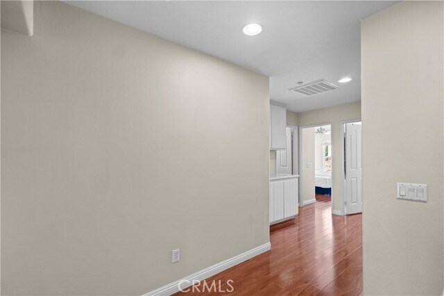 Building Photo - 18 Moonstone