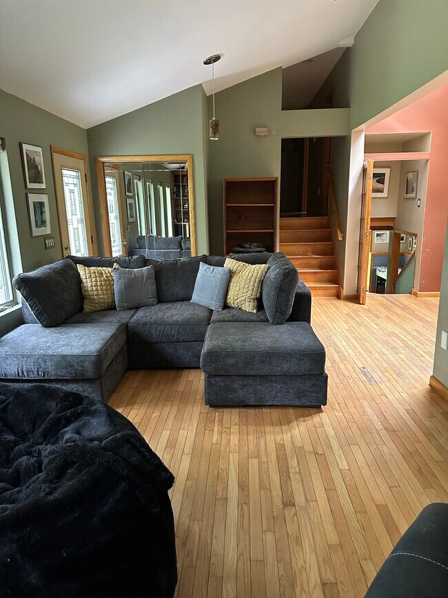 Building Photo - 16 Gibbons Ln