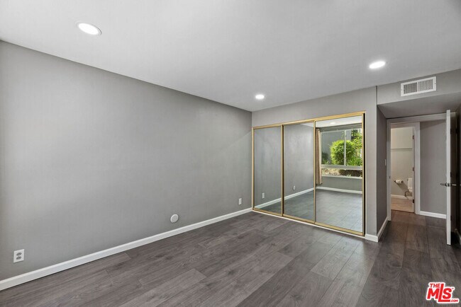 Building Photo - 1340 S Beverly Glen Blvd