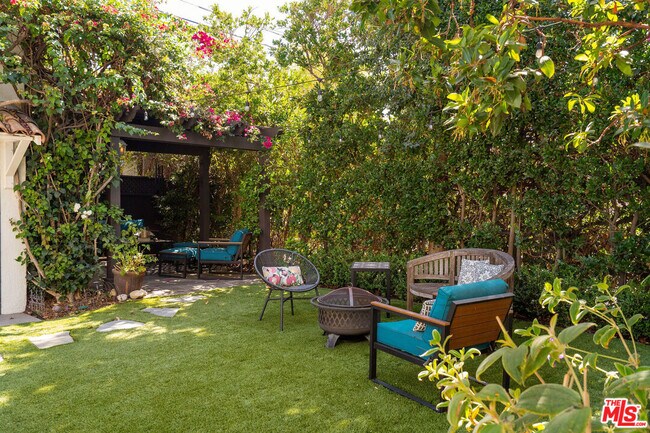 Building Photo - 144 S Orange Dr